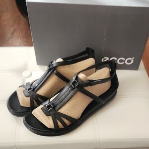 ECCO Women's Black and Tan Sandals